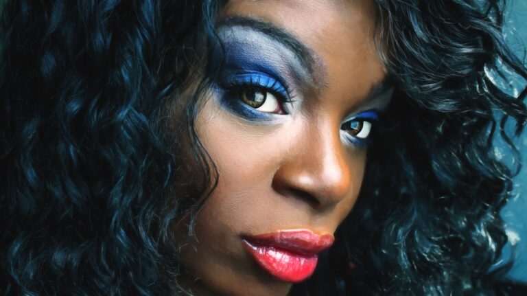 Fashion and Mental Health: The Therapeutic Role of Self-Expression Through Clothing